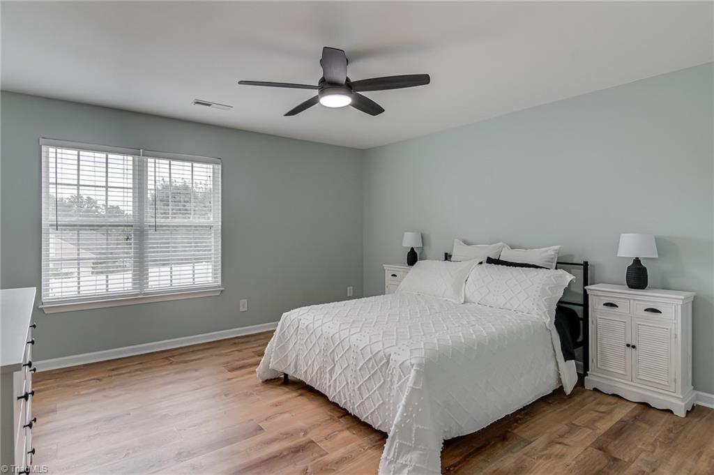 property viewer photo 26