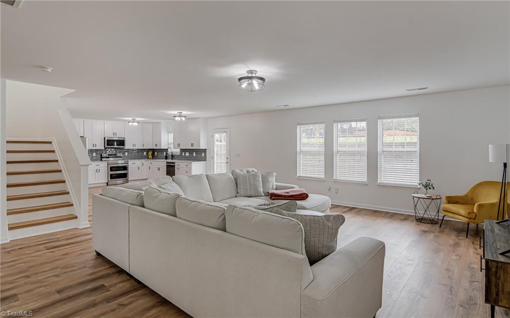 property viewer photo 5