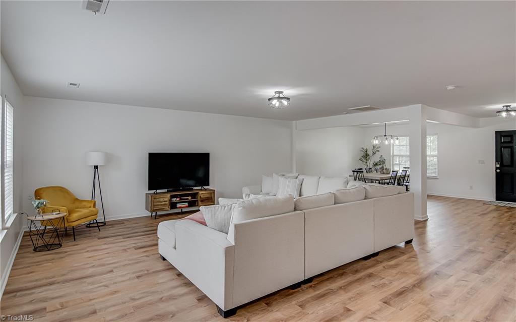 property viewer photo 6