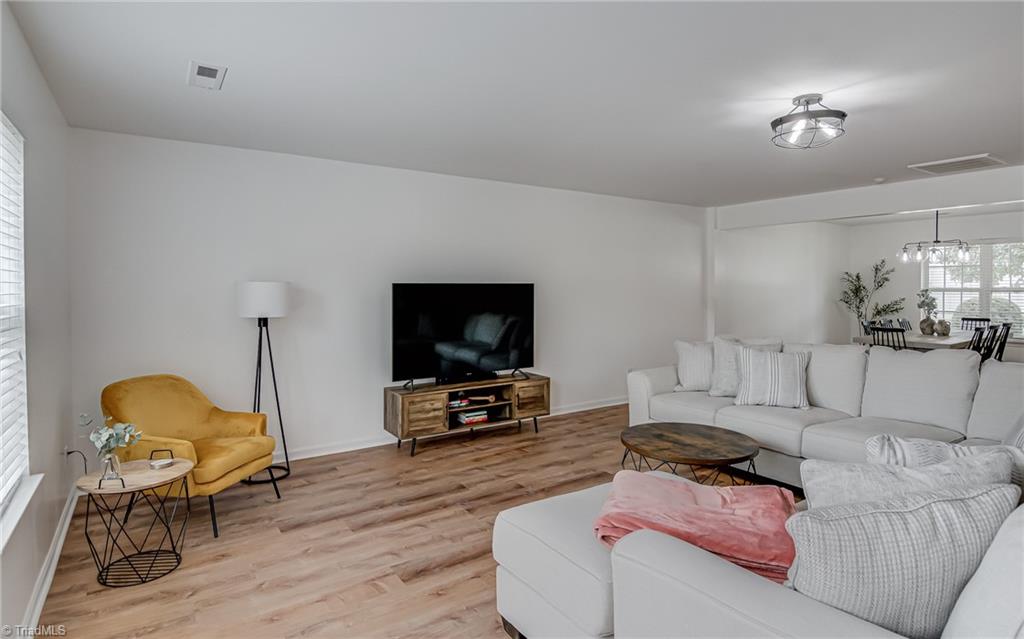 property viewer photo 8