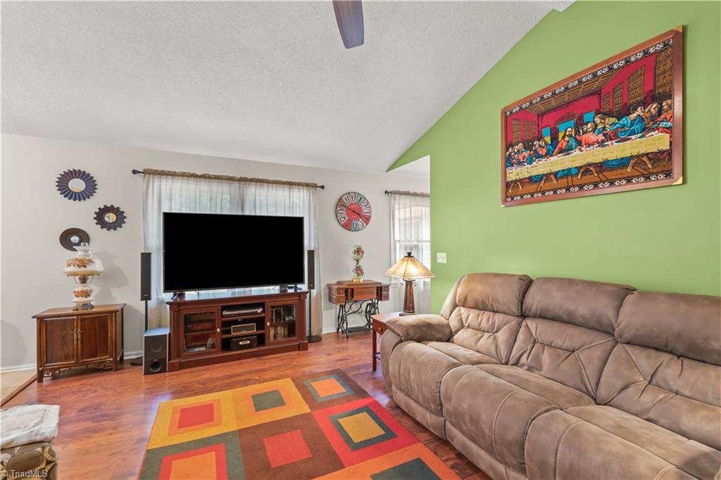 property viewer photo 11