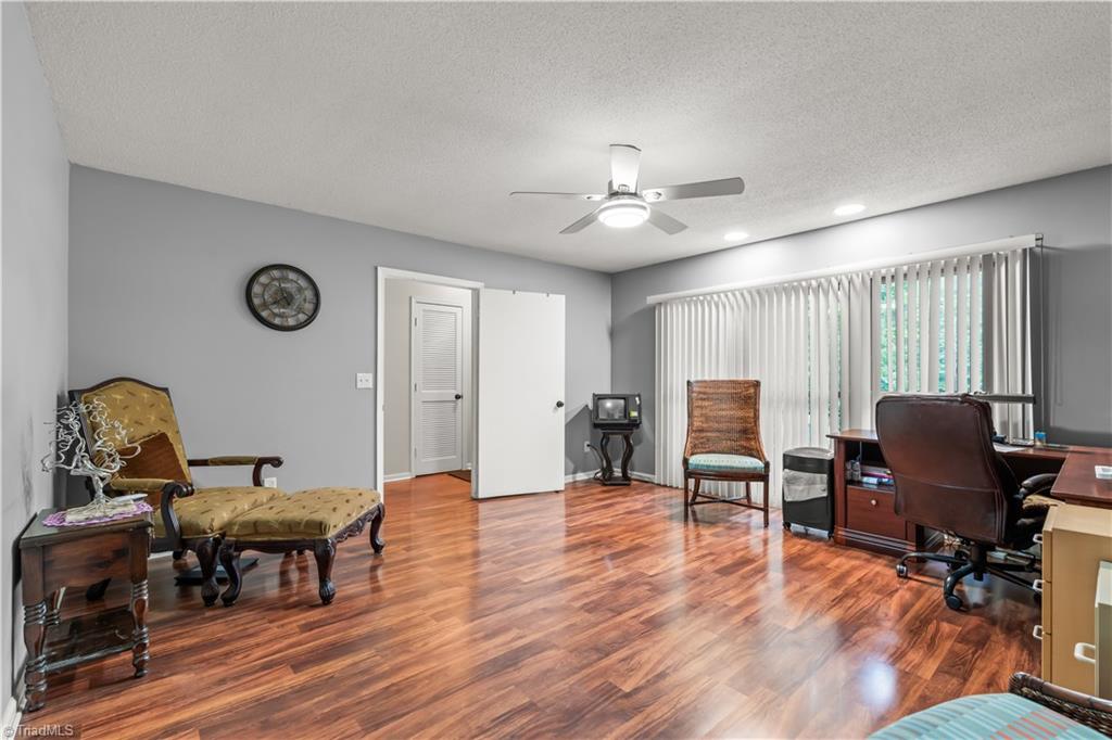property viewer photo 2