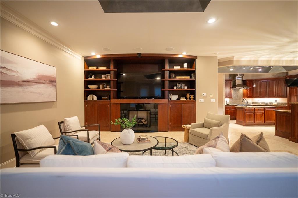 property viewer photo 15