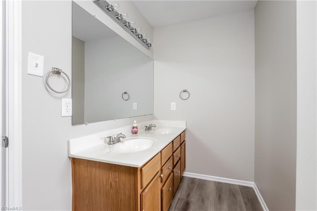 property viewer photo 8