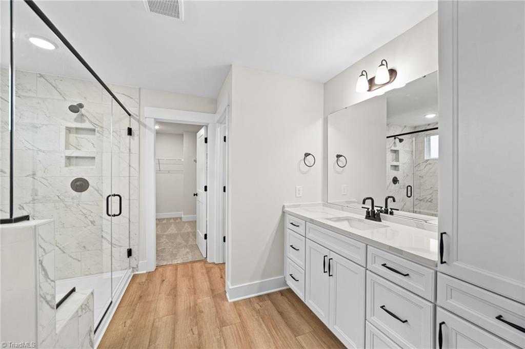 property viewer photo 30
