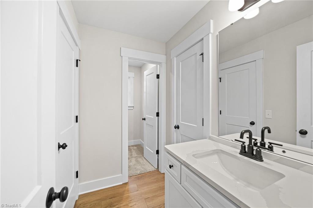 property viewer photo 35