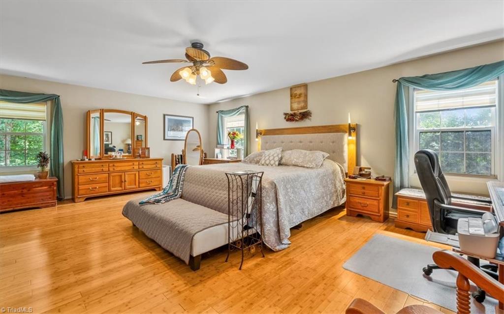 property viewer photo 24