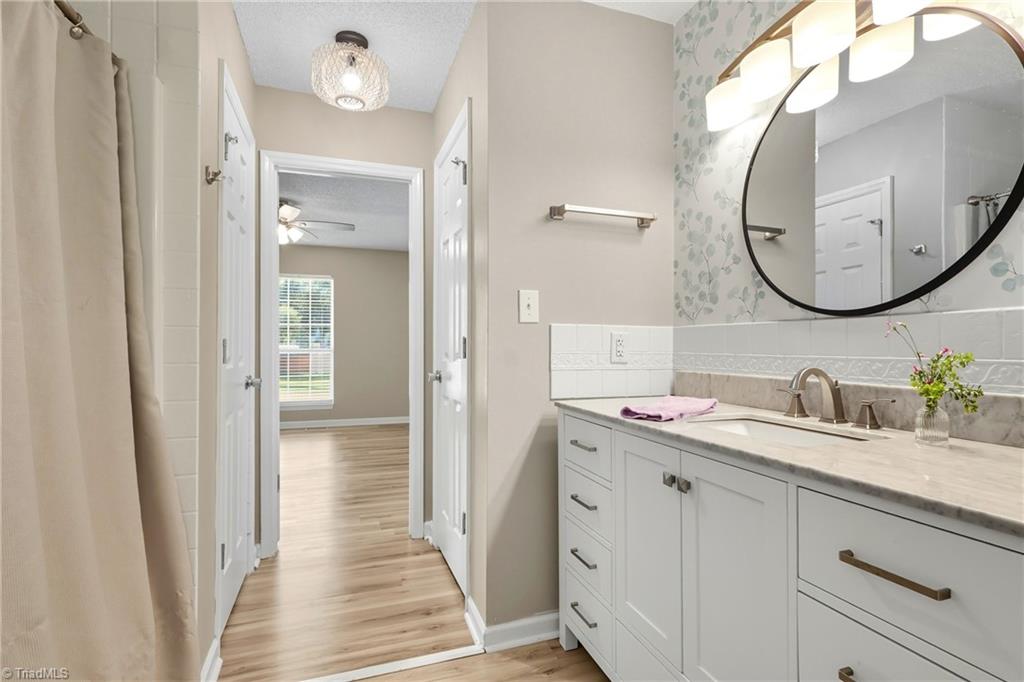 property viewer photo 16