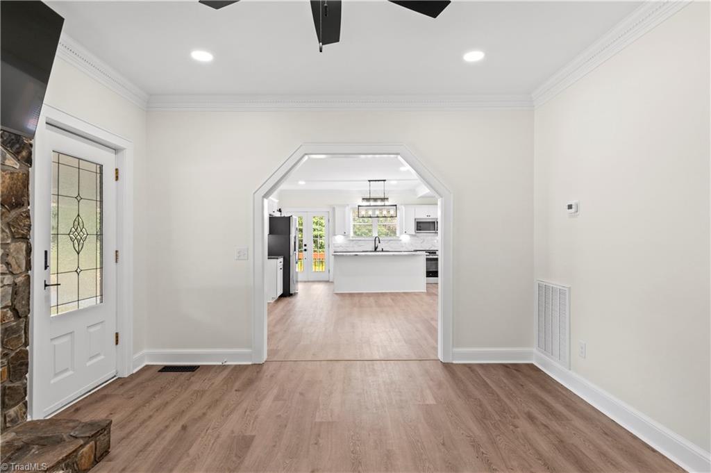 property viewer photo 13