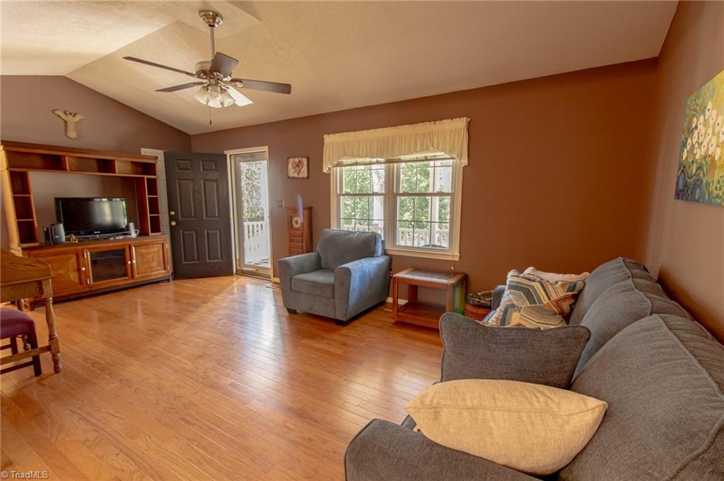 property viewer photo 4