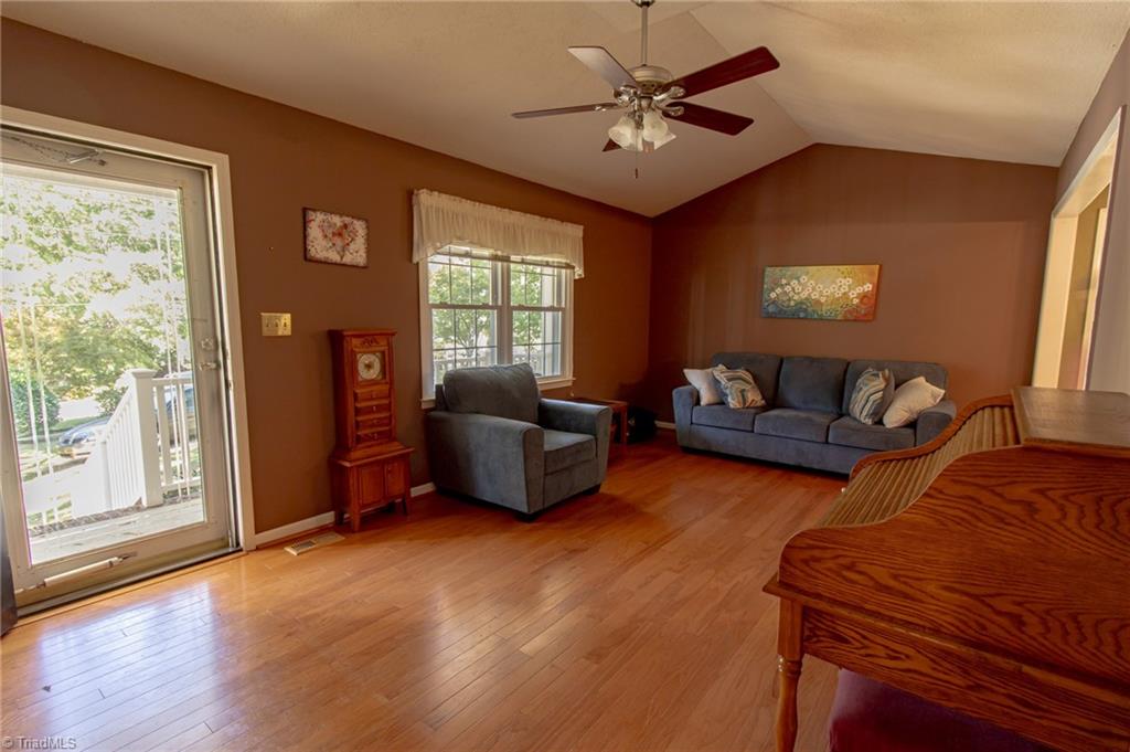 property viewer photo 5
