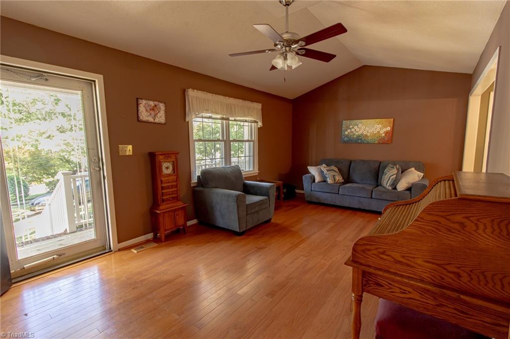 property viewer photo 6