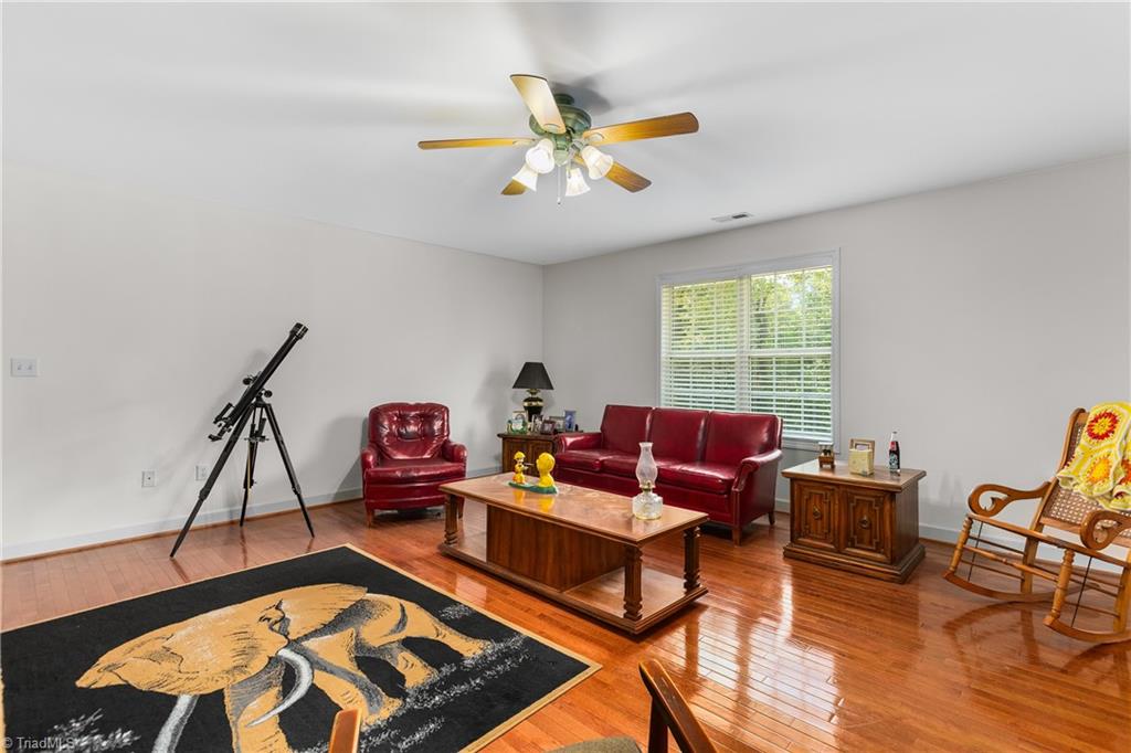 property viewer photo 28