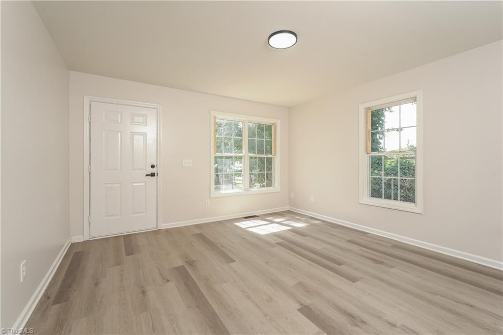 property viewer photo 3