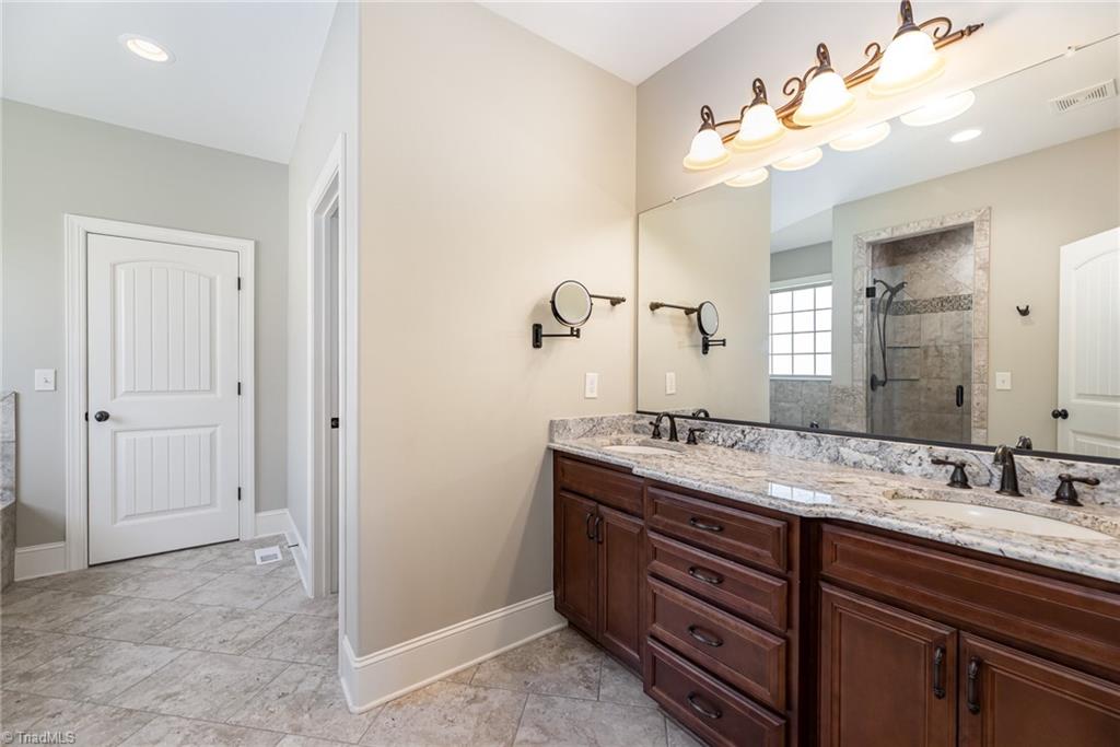 property viewer photo 19