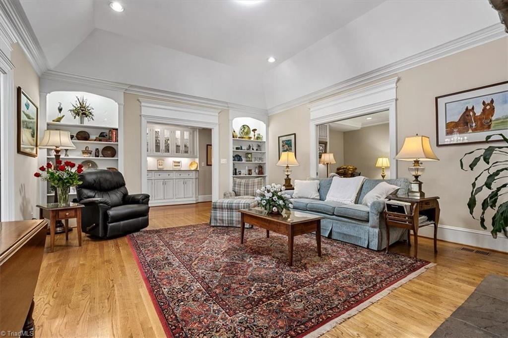 property viewer photo 18