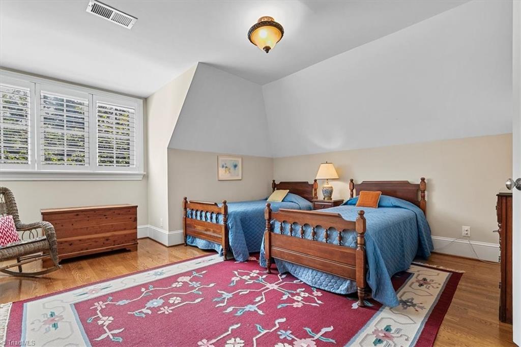 property viewer photo 32