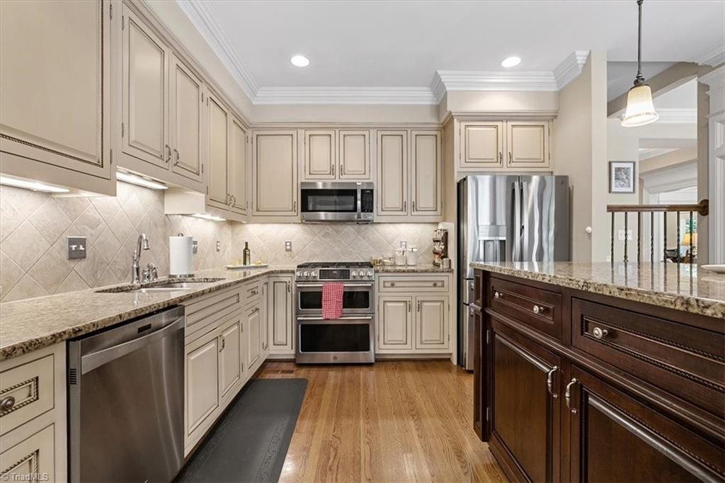 property viewer photo 9