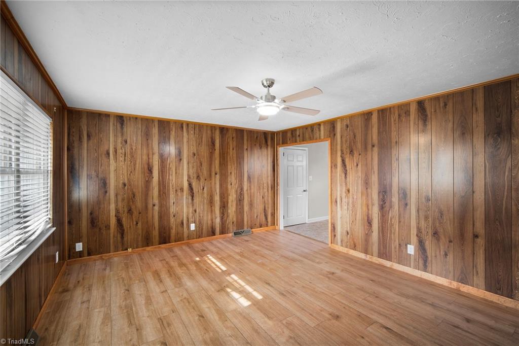 property viewer photo 2