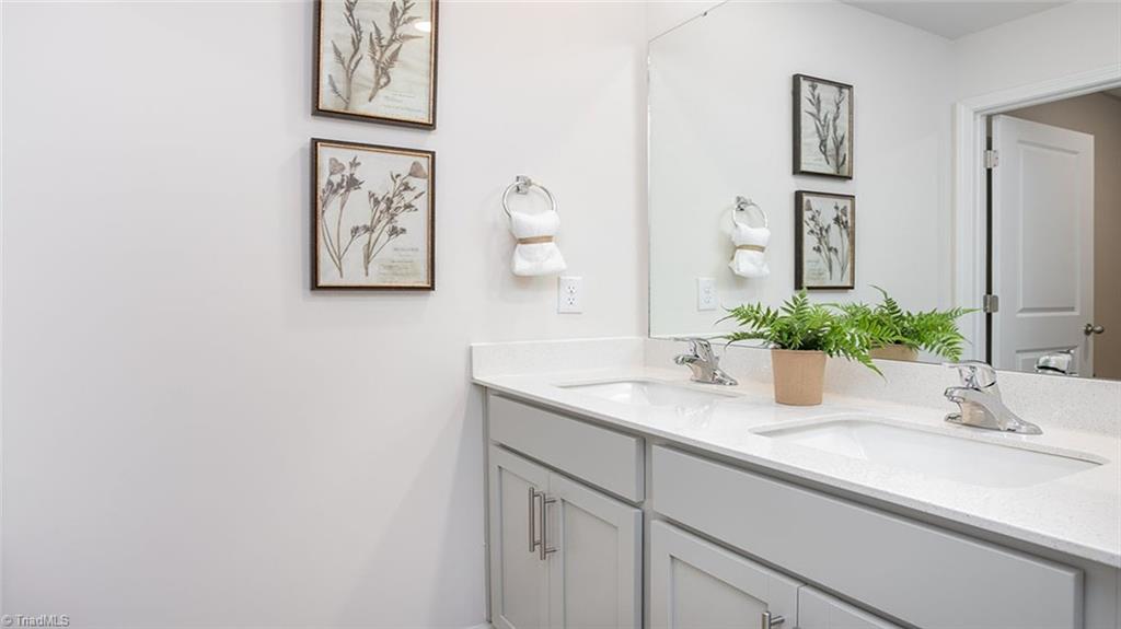 property viewer photo 30