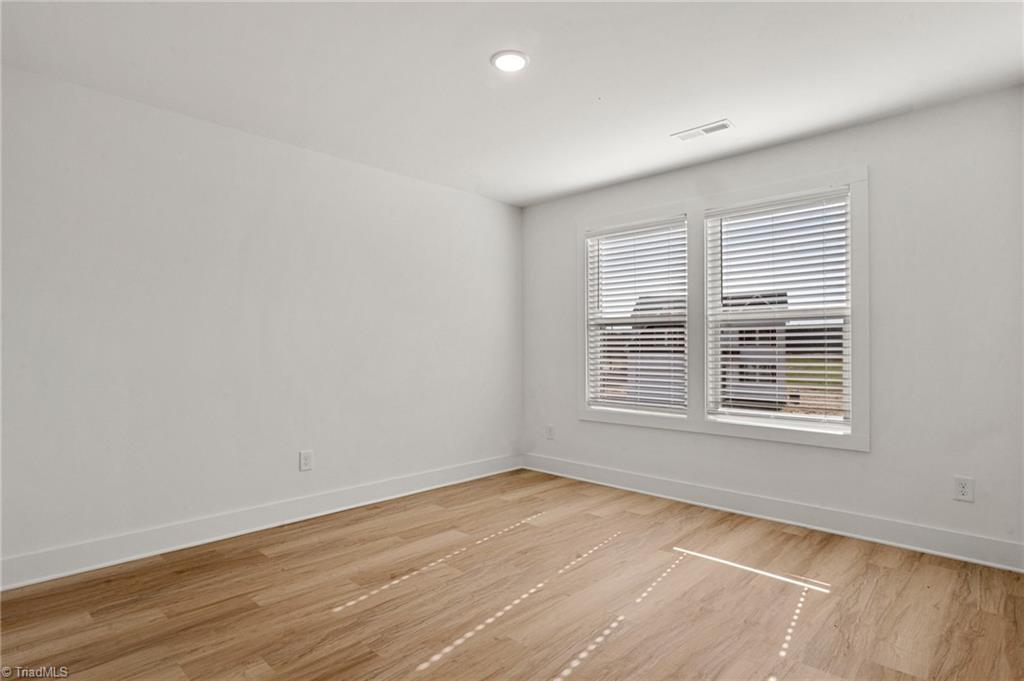 property viewer photo 32