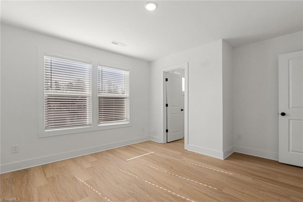 property viewer photo 33