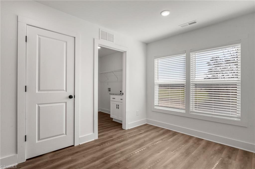 property viewer photo 17