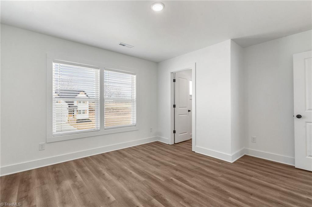 property viewer photo 30