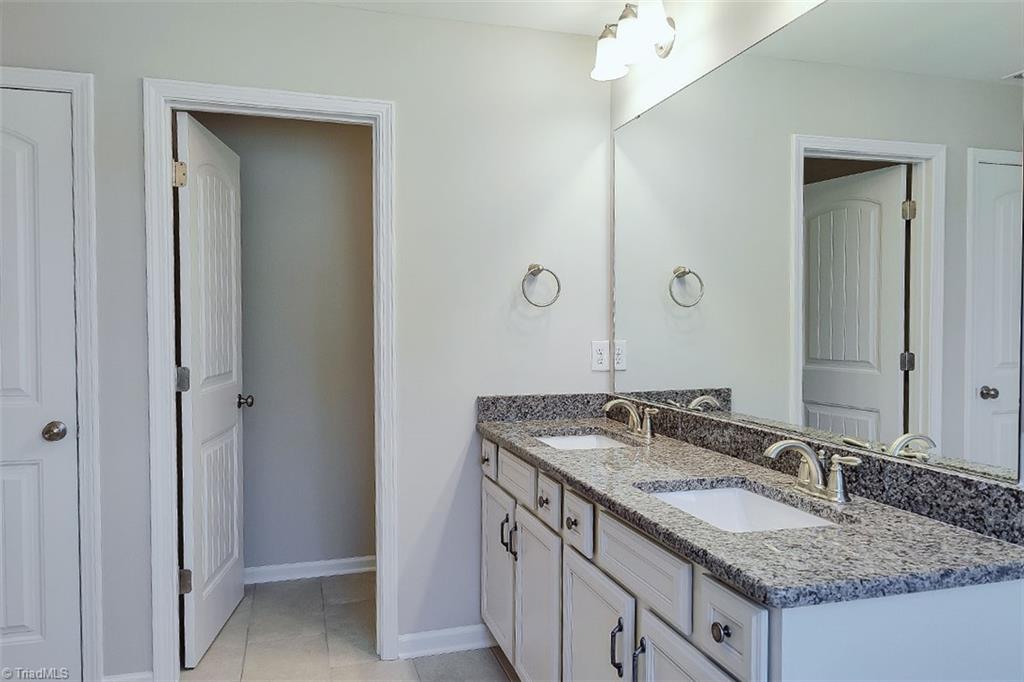 property viewer photo 18
