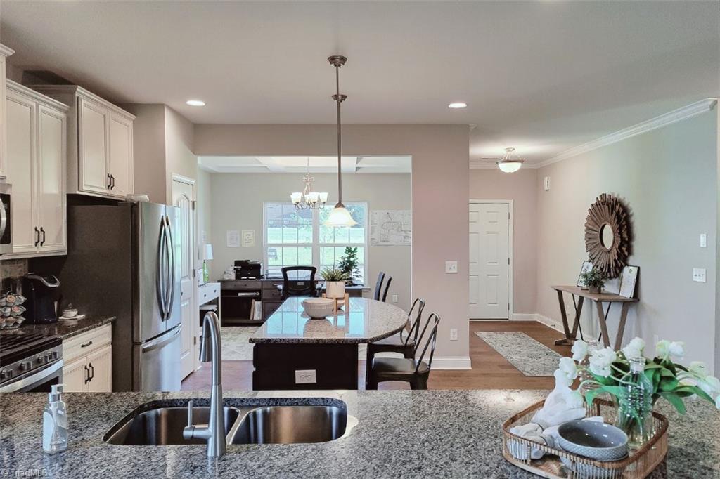 property viewer photo 6