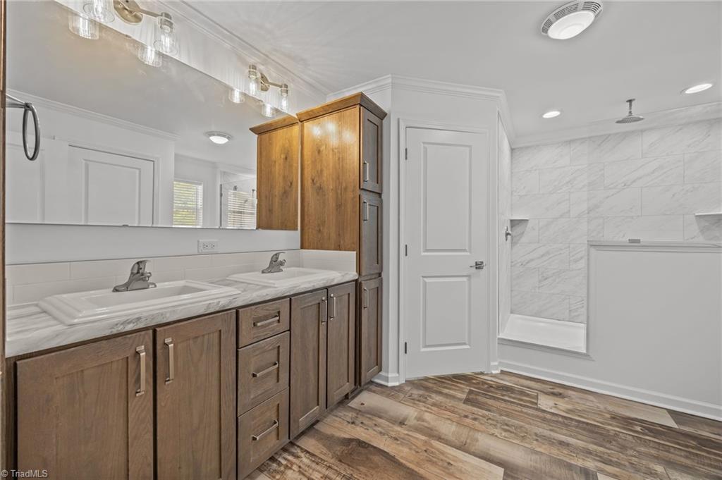 property viewer photo 20