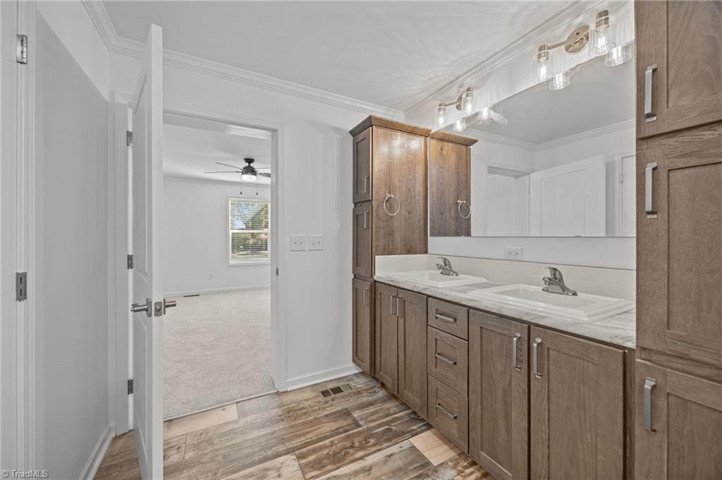 property viewer photo 22