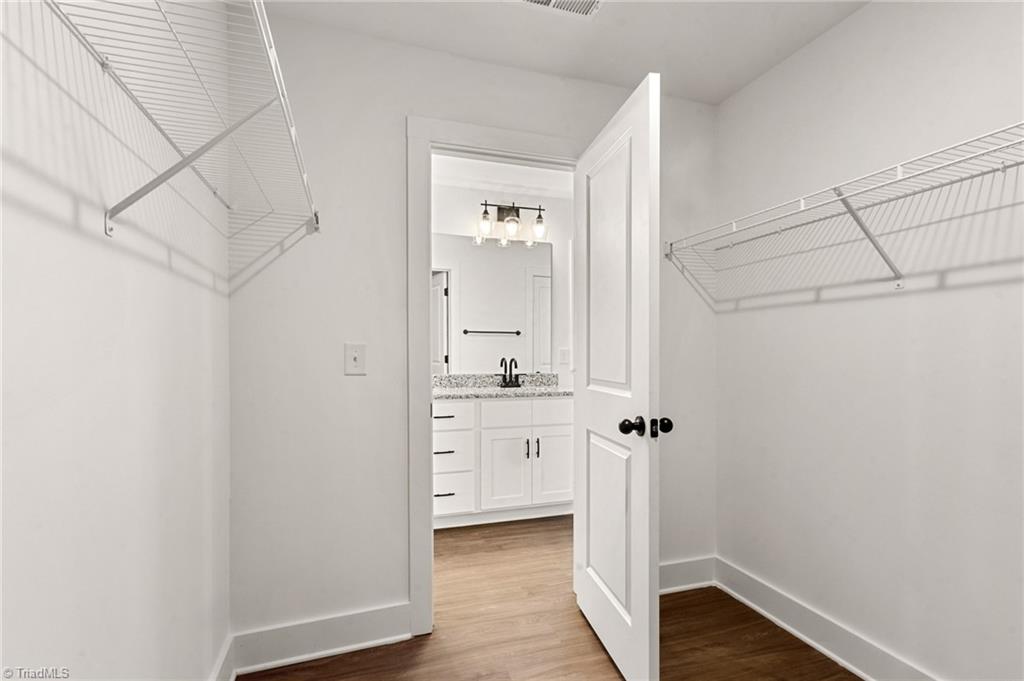 property viewer photo 26