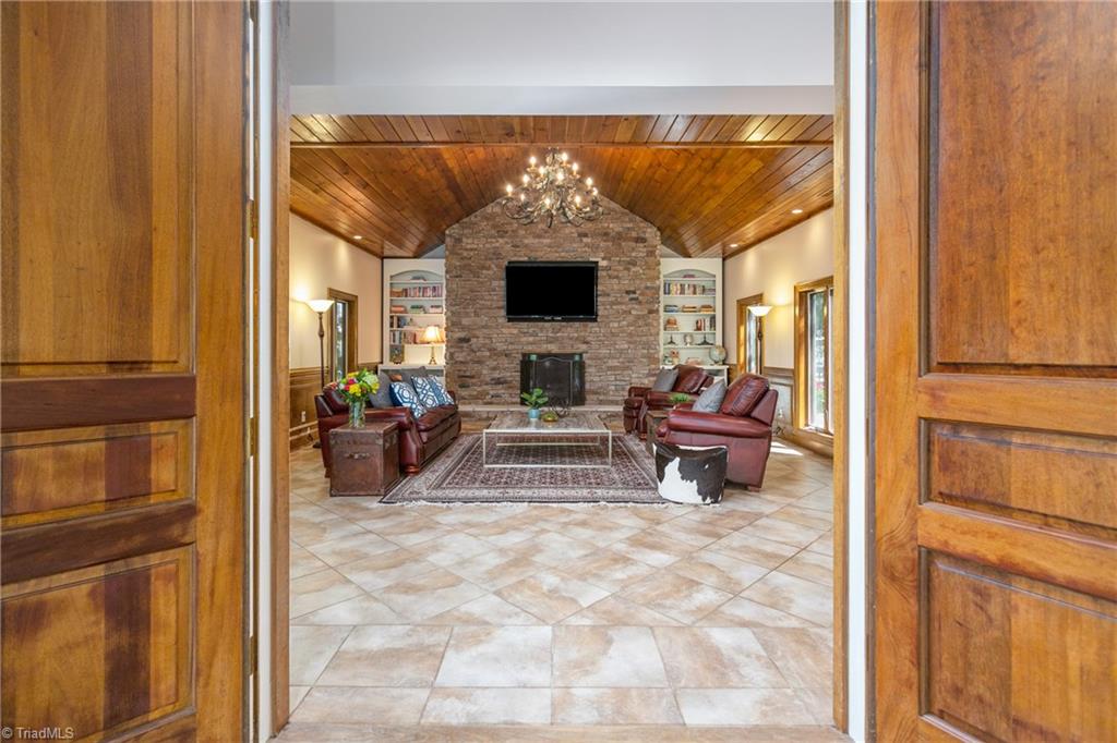 property viewer photo 18
