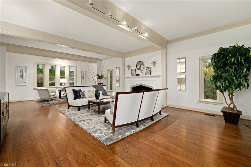 property viewer photo 6