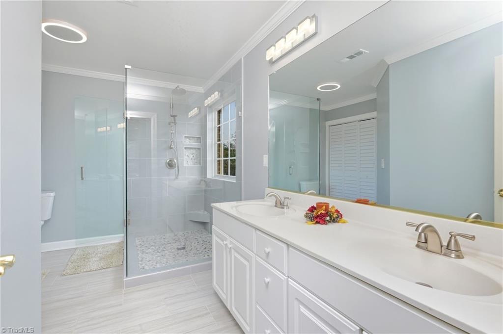 property viewer photo 3