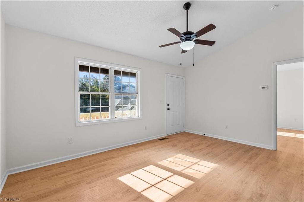 property viewer photo 9