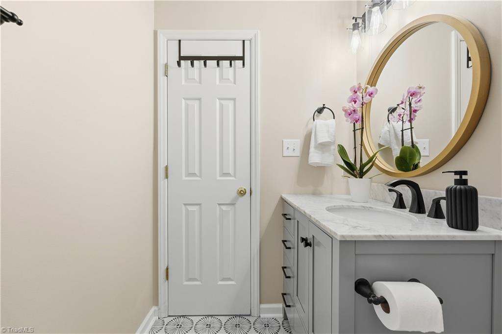 property viewer photo 26