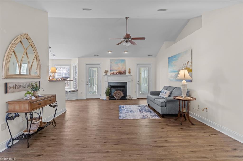 property viewer photo 25