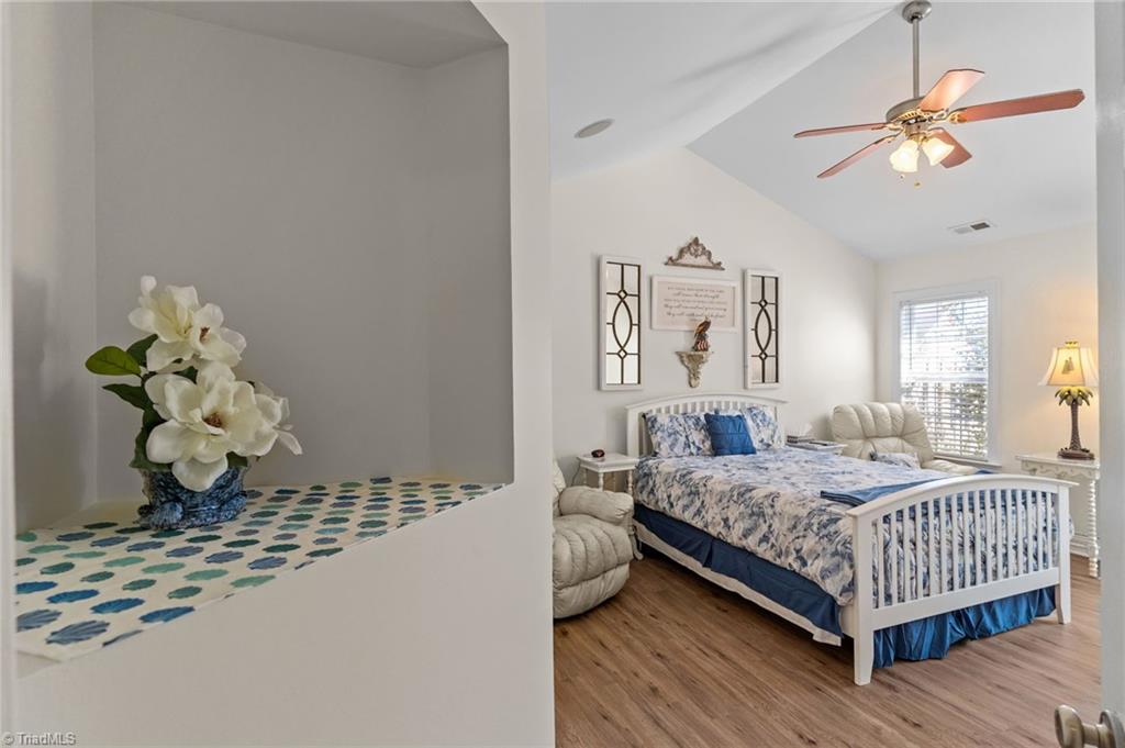 property viewer photo 46