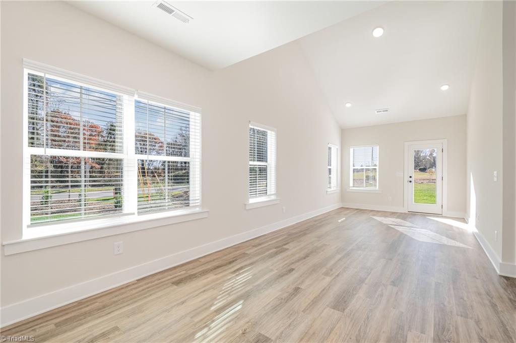 property viewer photo 10