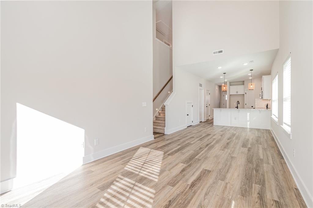 property viewer photo 7