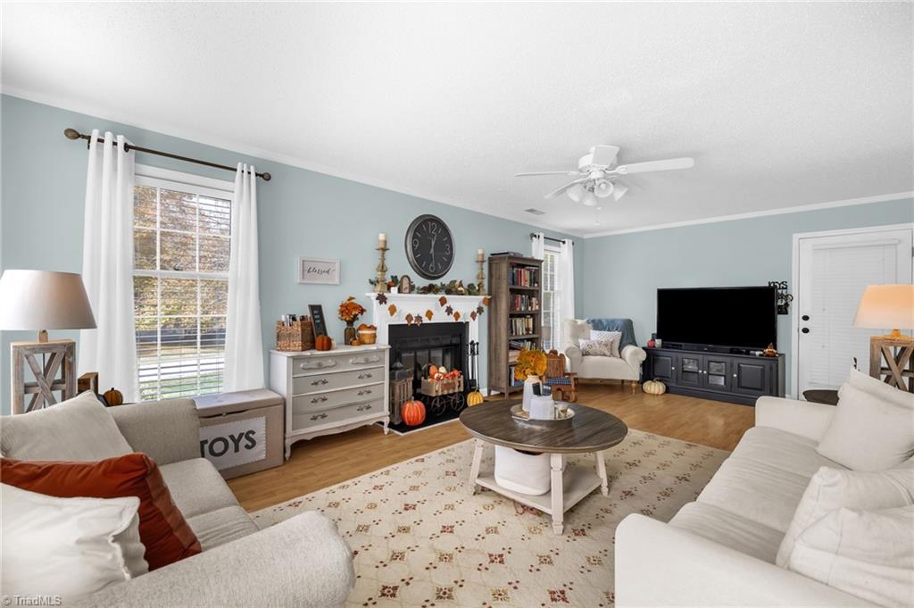 property viewer photo 7