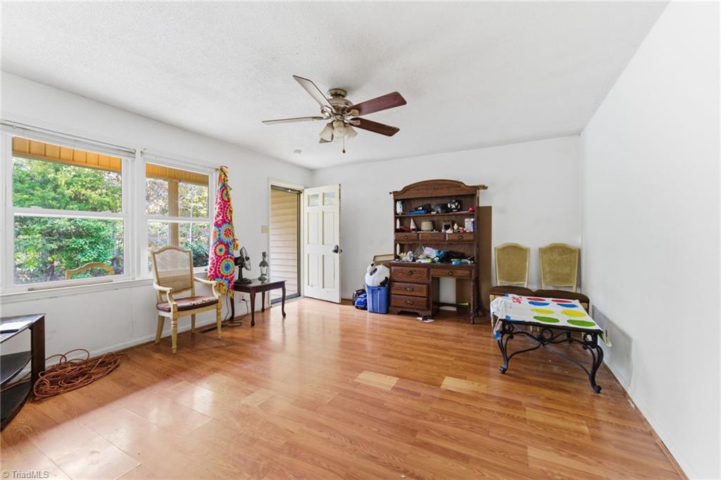 property viewer photo 3