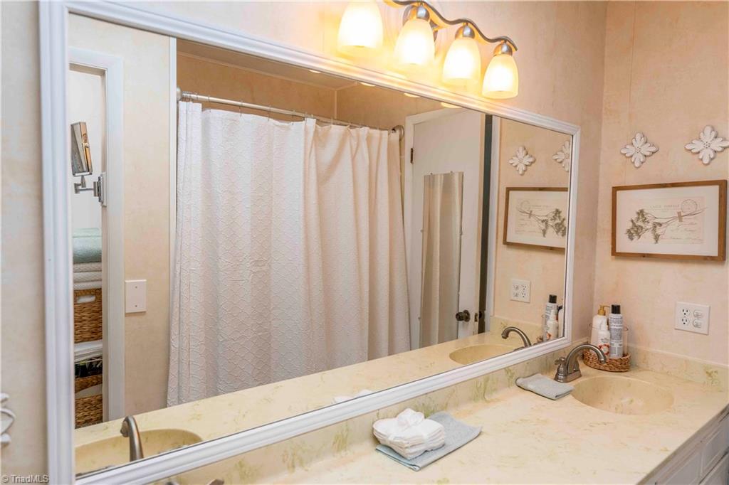 property viewer photo 23