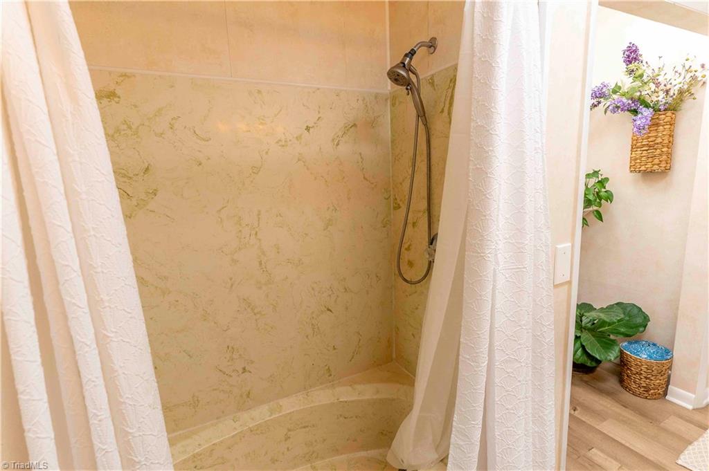 property viewer photo 25