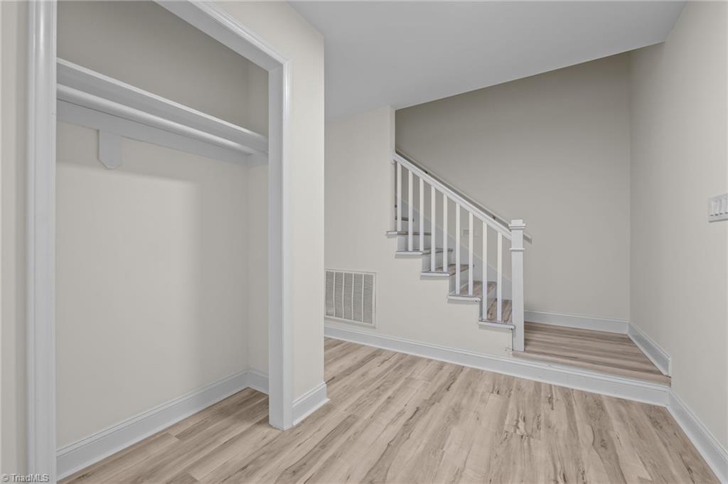 property viewer photo 9