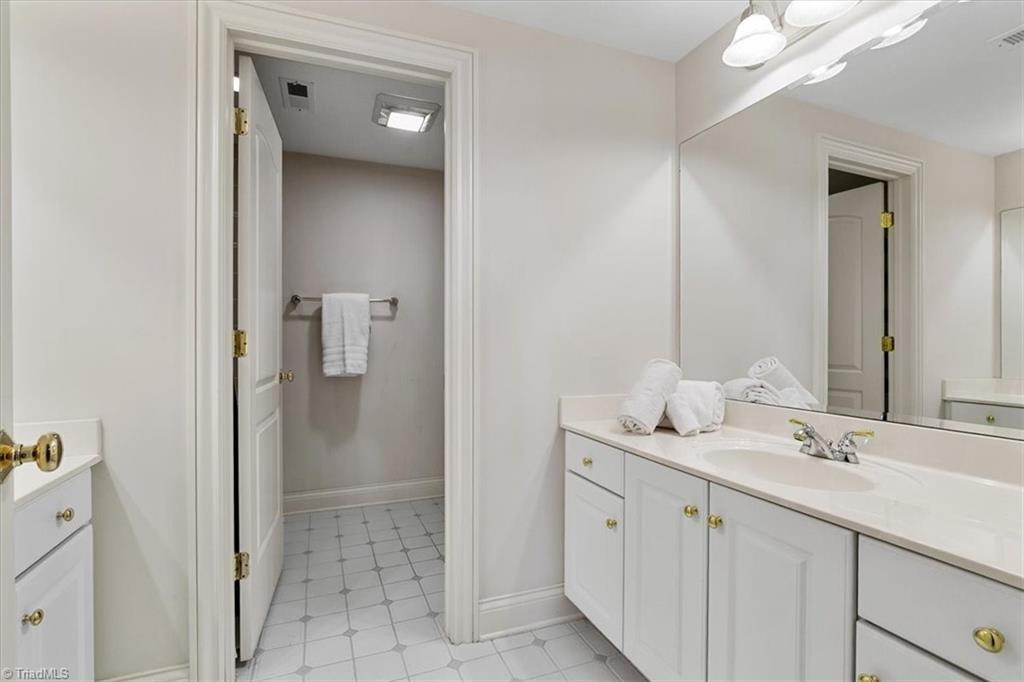 property viewer photo 31
