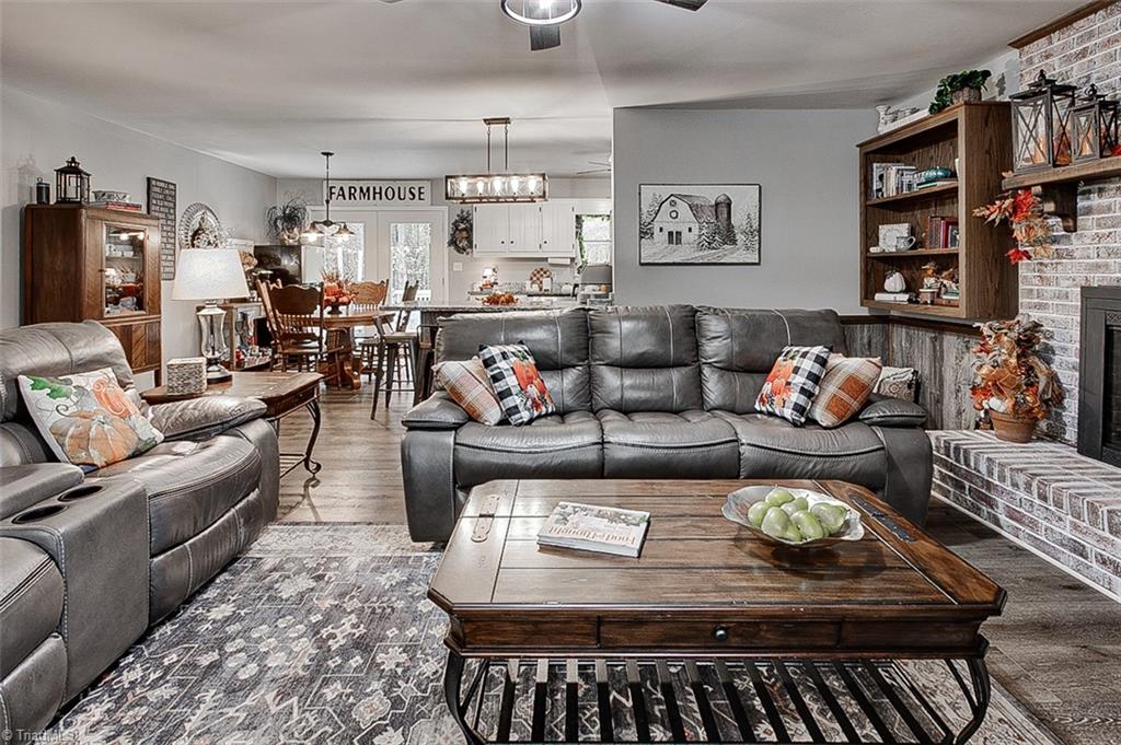 property viewer photo 2