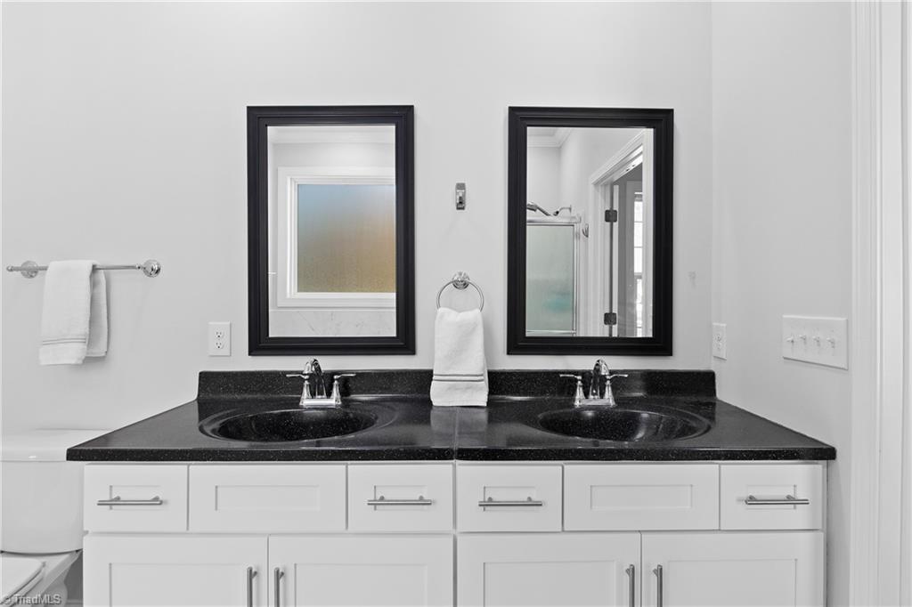 property viewer photo 26